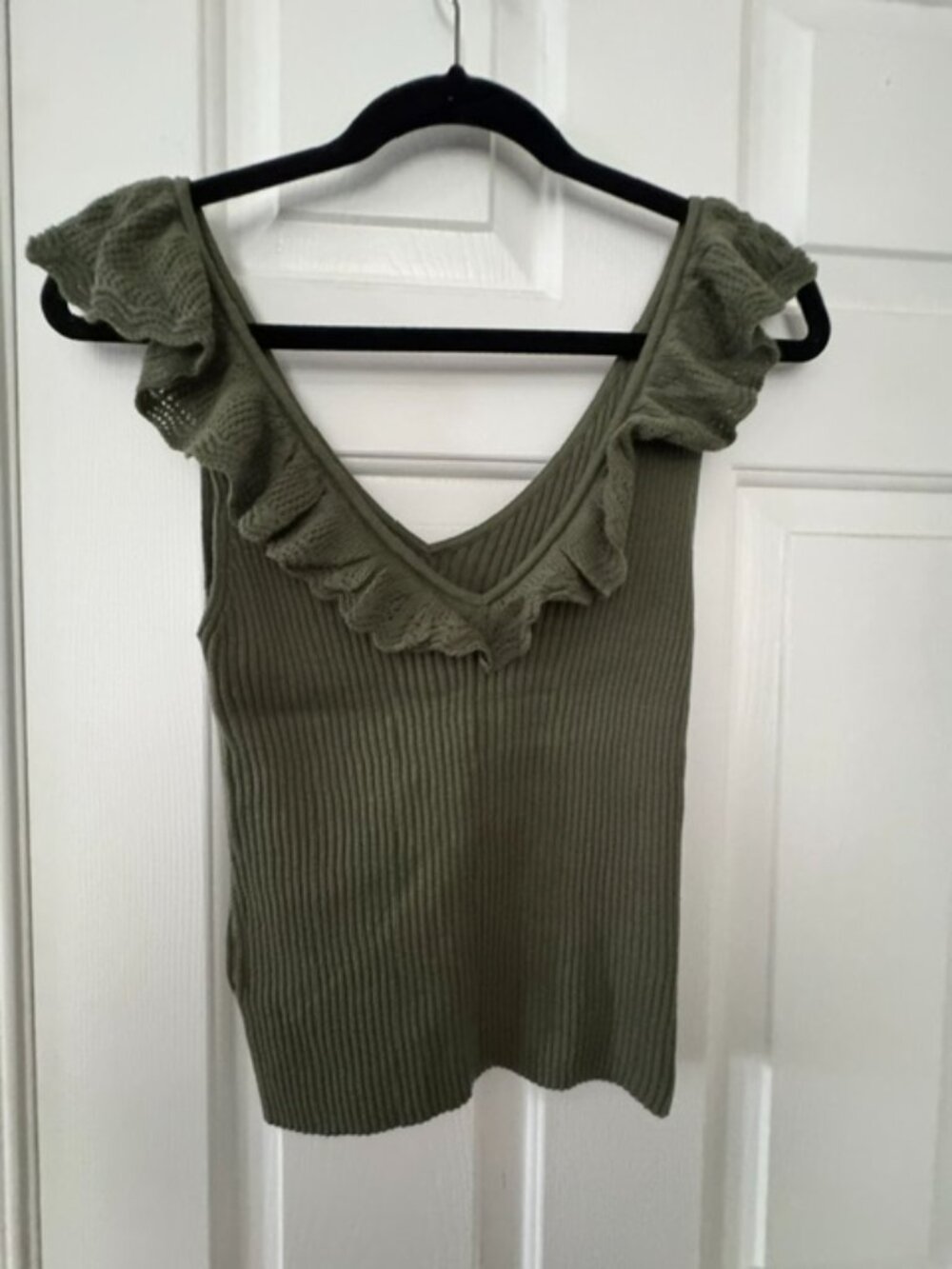 GAP RUFFLE RIB SWEATER TANK TOP